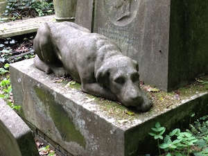 Picture of dog sculpture in graveyard